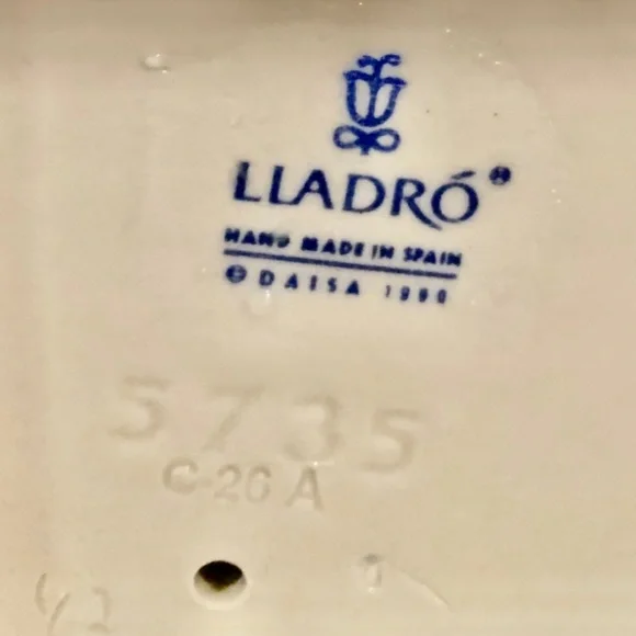 Lladro Big Sister Figurine New In Box - Picture 7 of 8